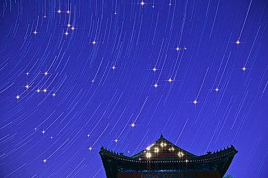 《刺客信条：影》玩法新情报 弥助奈绪江战斗风格差异大